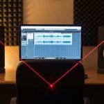 Placement des enceintes de monitoring : le triangle équilatéral pour une image stéréo optimale en home studio