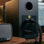 Enceinte de monitoring : définition, usages et différences avec la Hi-Fi